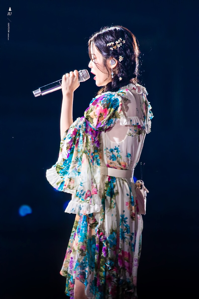 220918 IU - 'The Golden Hour' Concert documents 15