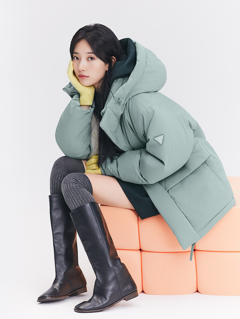 Bae Suzy for GUESS 2022 FW Collection documents 8