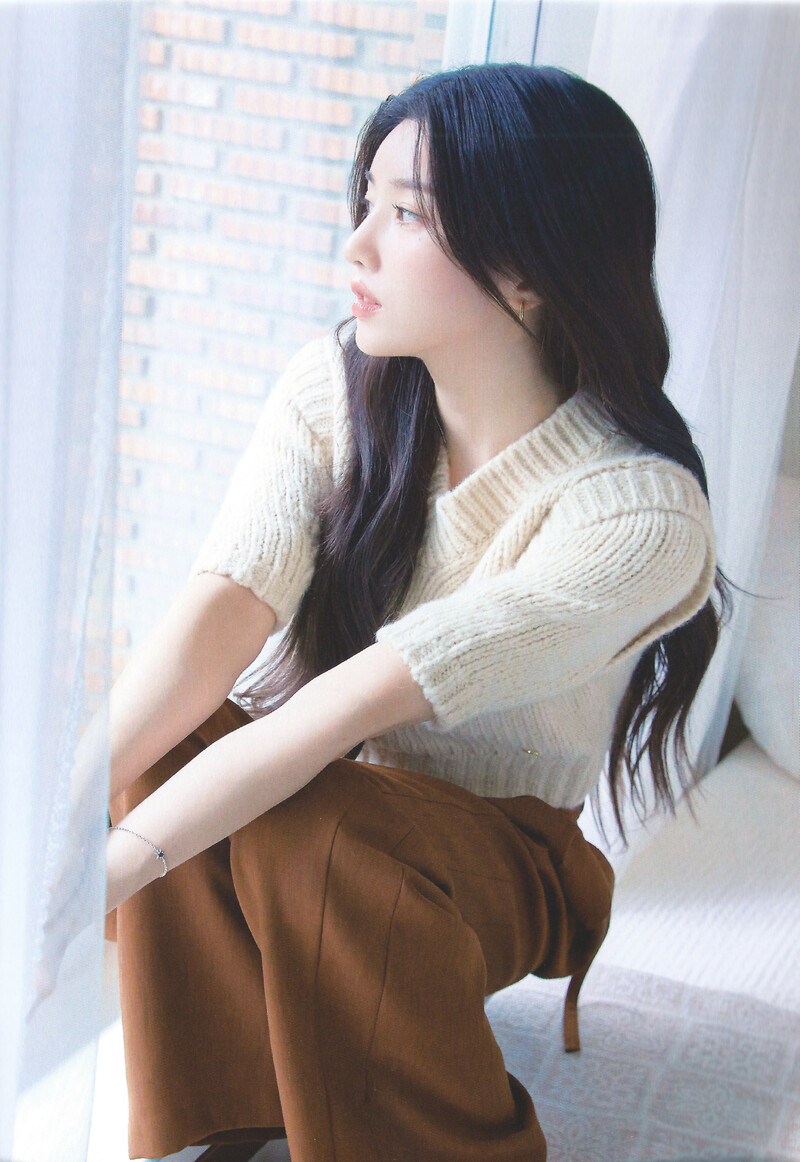 Kwon Eunbi 2022 Season's Greetings (Scans) documents 3