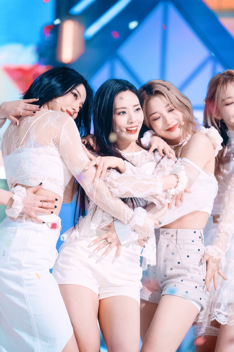 220123 fromis_9 - 'DM' at Inkigayo documents 3