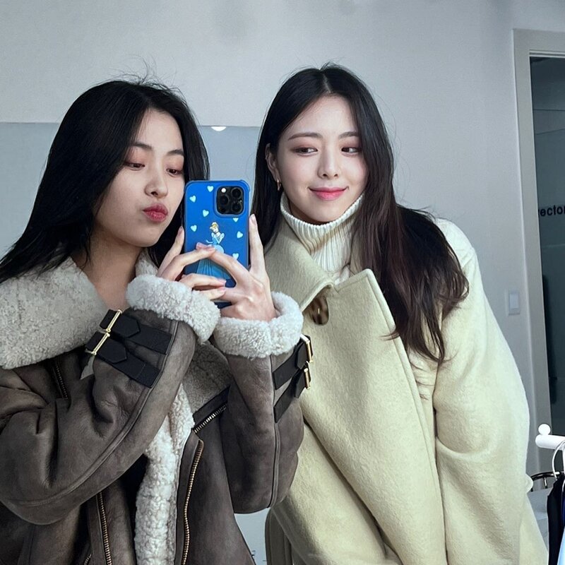 220408 ITZY Instagram Update - Ryujin & Yuna documents 6