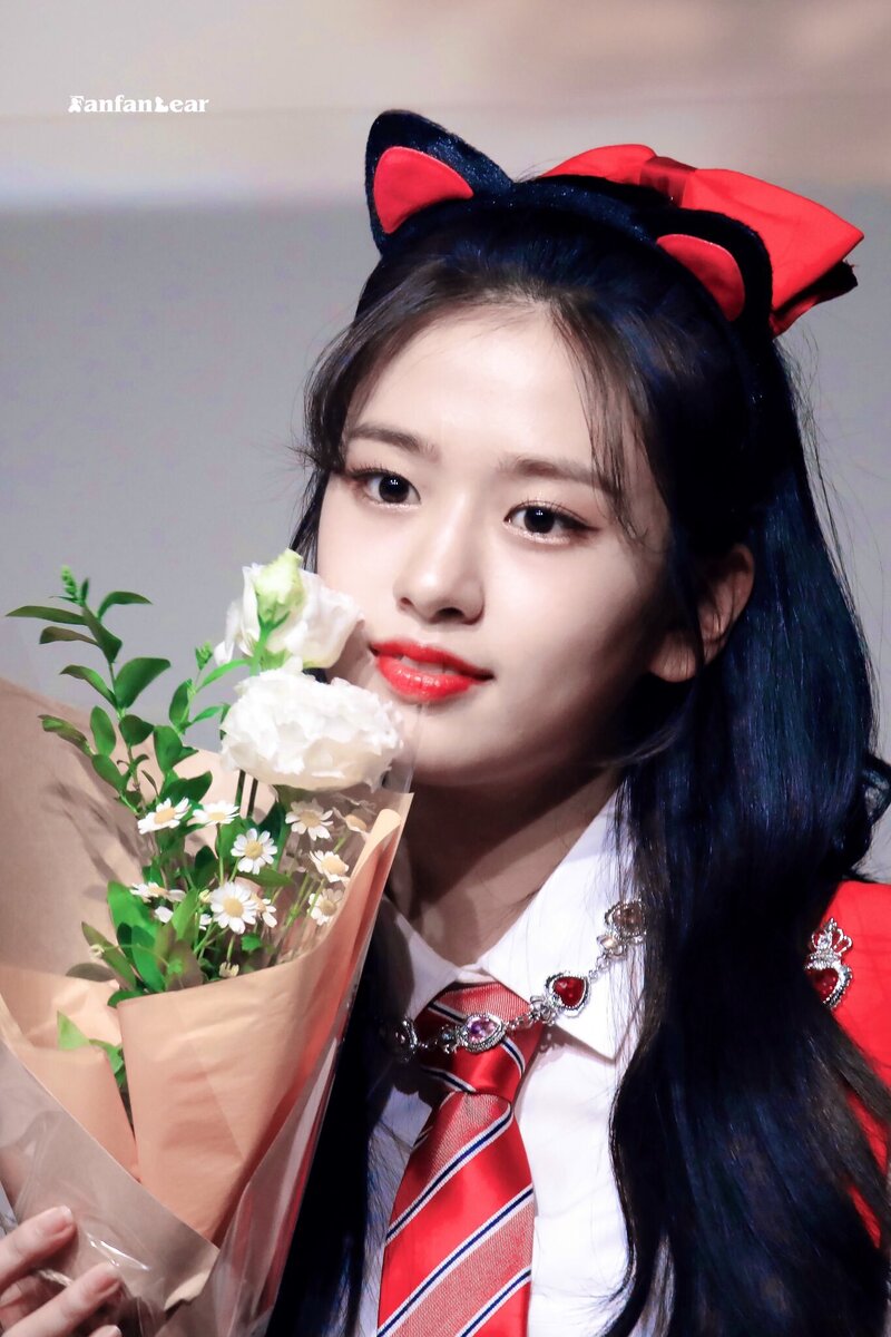 220501 Yujin at Fansign Event documents 8