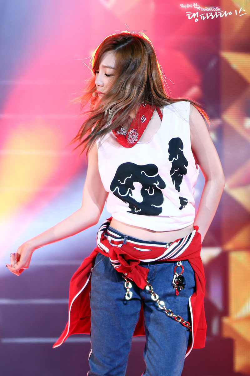 130106 Girls' Generation Taeyeon at KBS Open Hope Concert documents 7