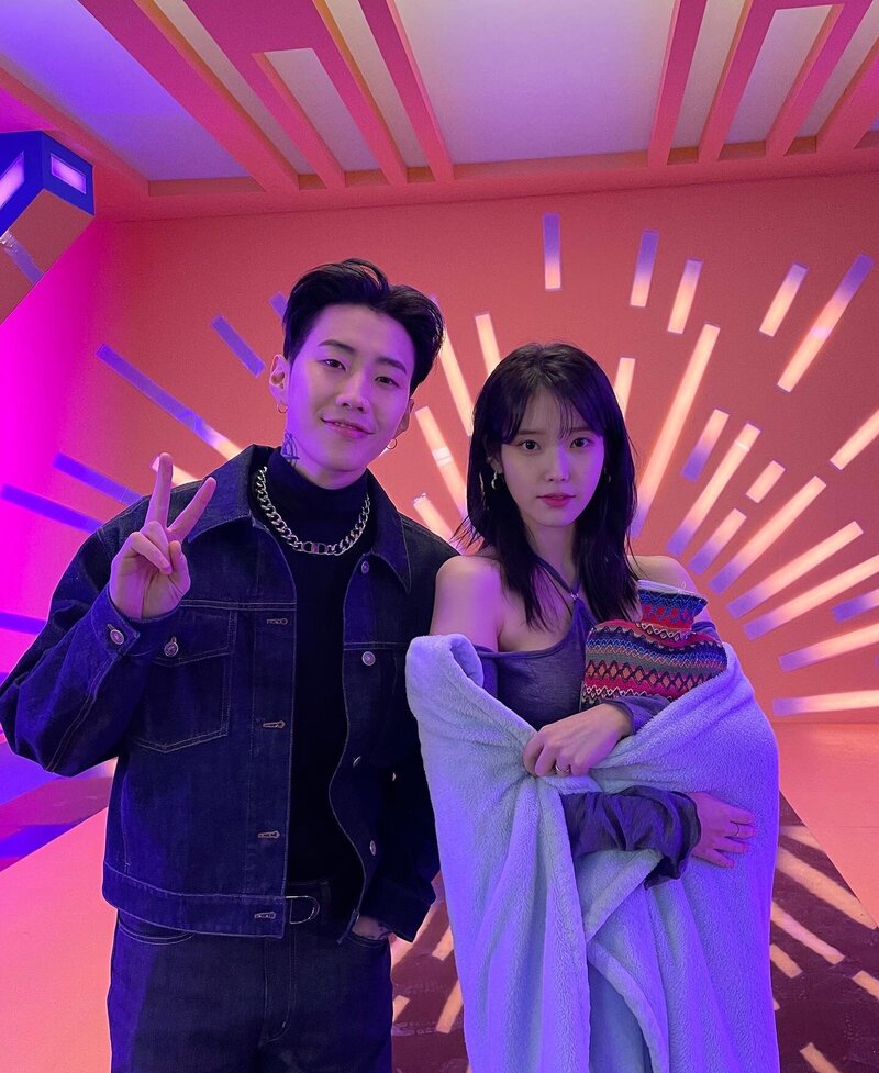 220311 IU Instagram Update with Jay Park documents 1