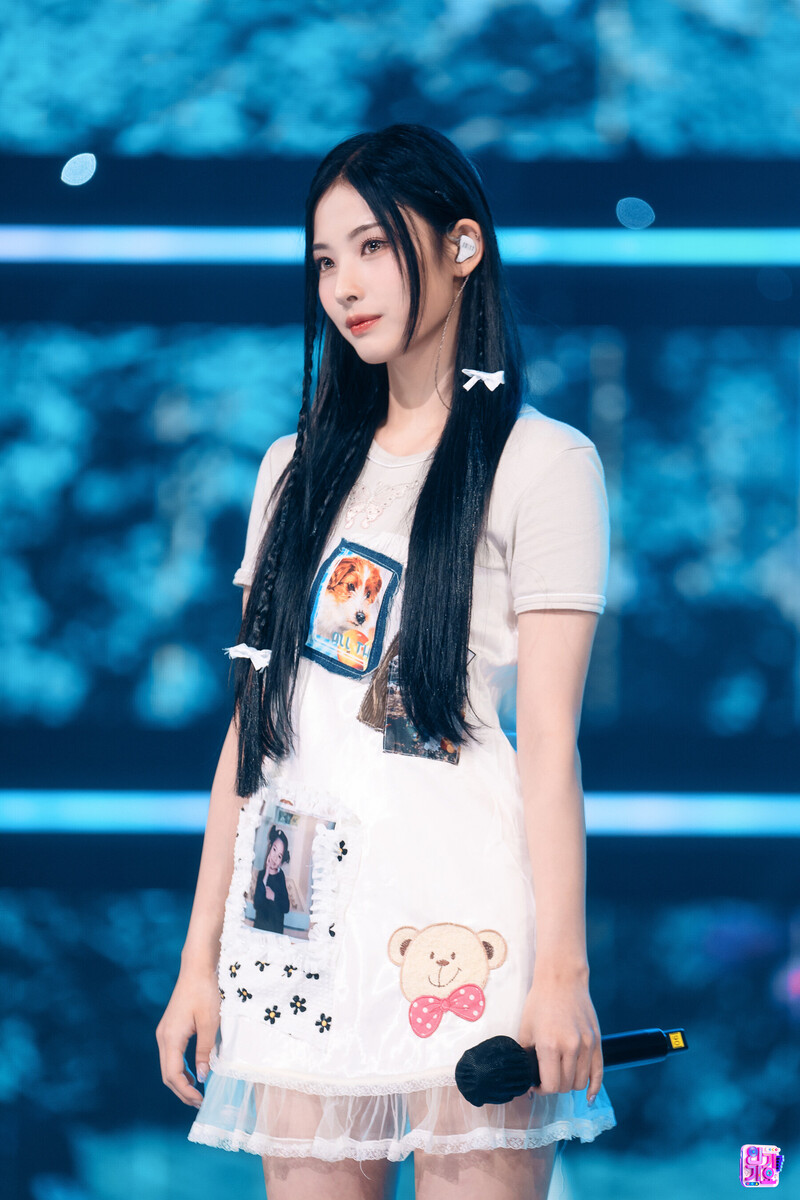 220925 NMIXX Jinni - 'COOL (Your rainbow)' at Inkigayo documents 5