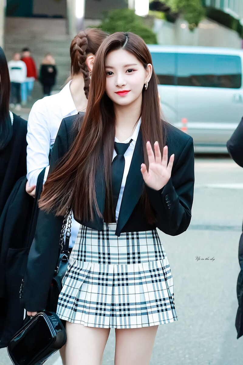 190419 EVERGLOW Yiren documents 1