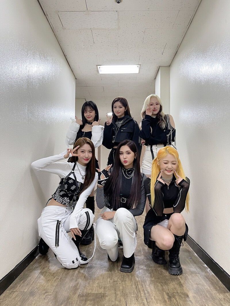 211203 EVERGLOW Twitter Update documents 1