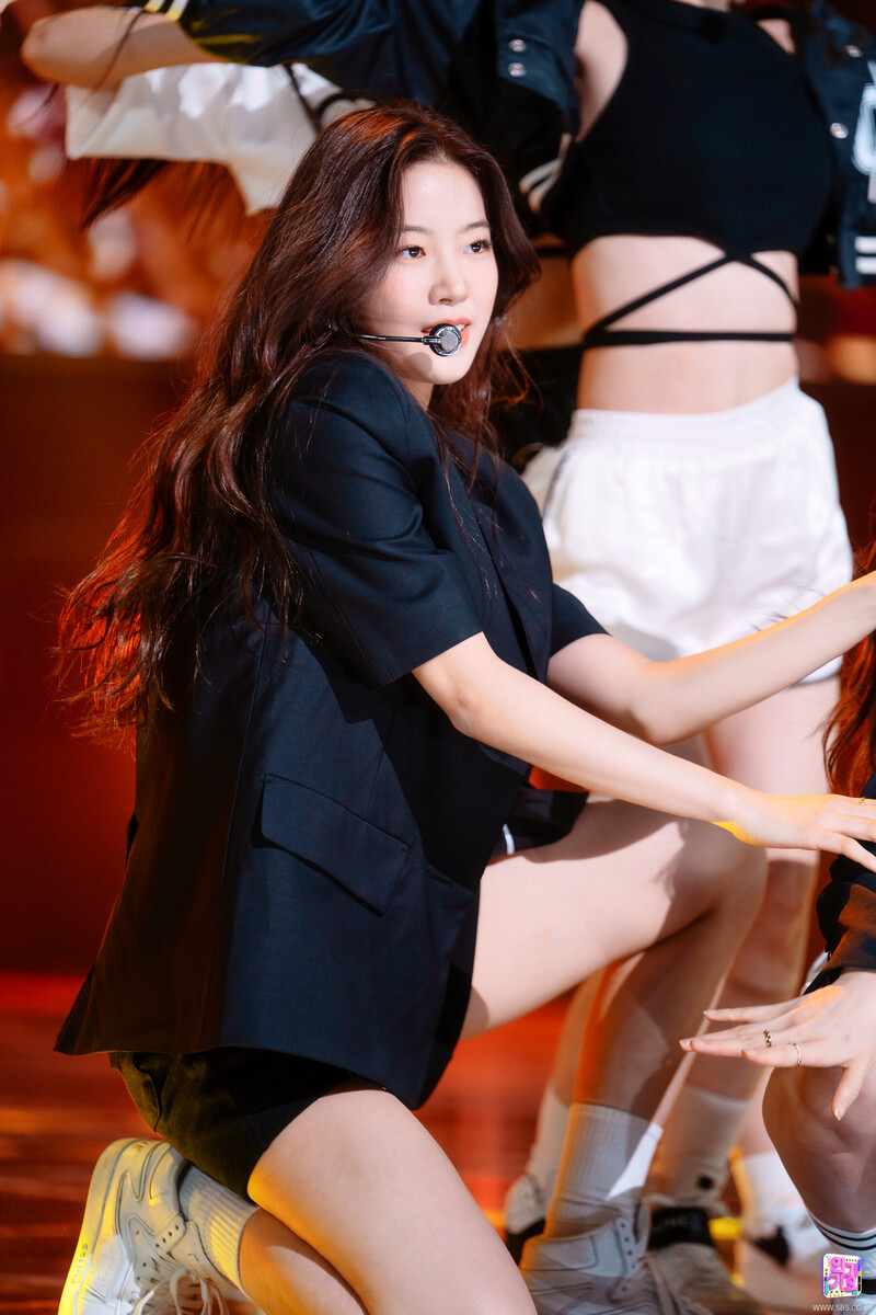 220529 LE SSERAFIM Kazuha - 'FEARLESS' at Inkigayo documents 3