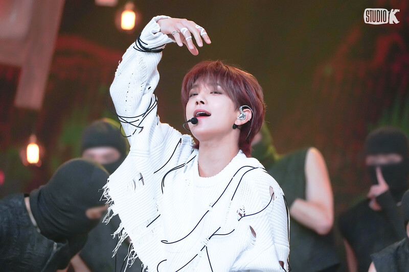 230428 SEVENTEEN Joshua - 'Super' at Music Bank documents 6