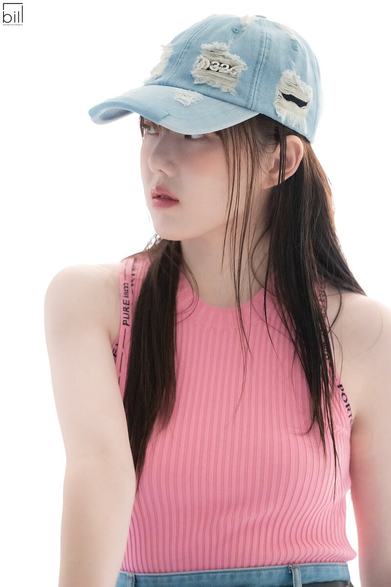 230901 Bill Entertainment Naver Post - YERIN for 'Star1 Magazine' behind documents 2