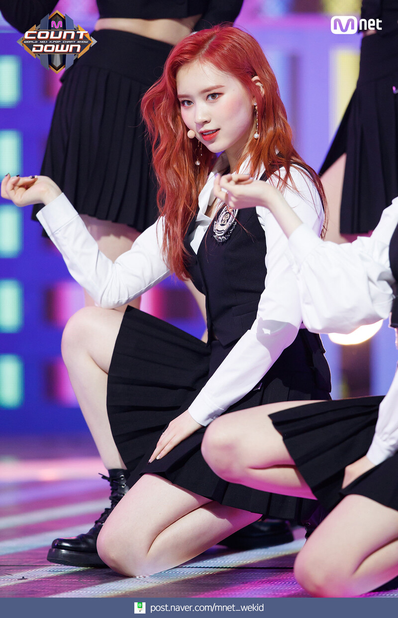 Weki Meki - 'Lucky' & 'La La La' at M!Countdown Ep.559 documents 10