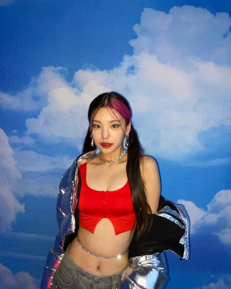 210927 ITZY Instagram Update - Yeji documents 9