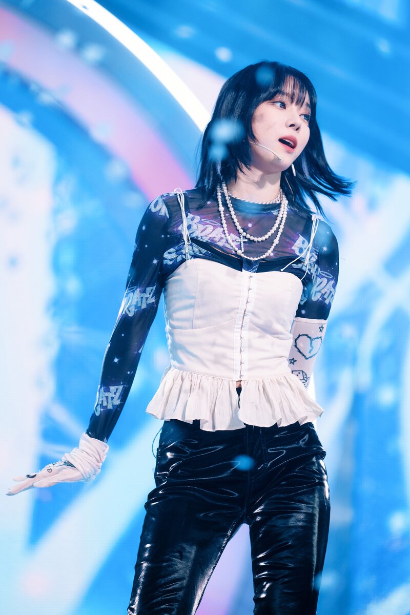 220109 aespa Winter - 'Dreams Come True' at Inkigayo documents 13