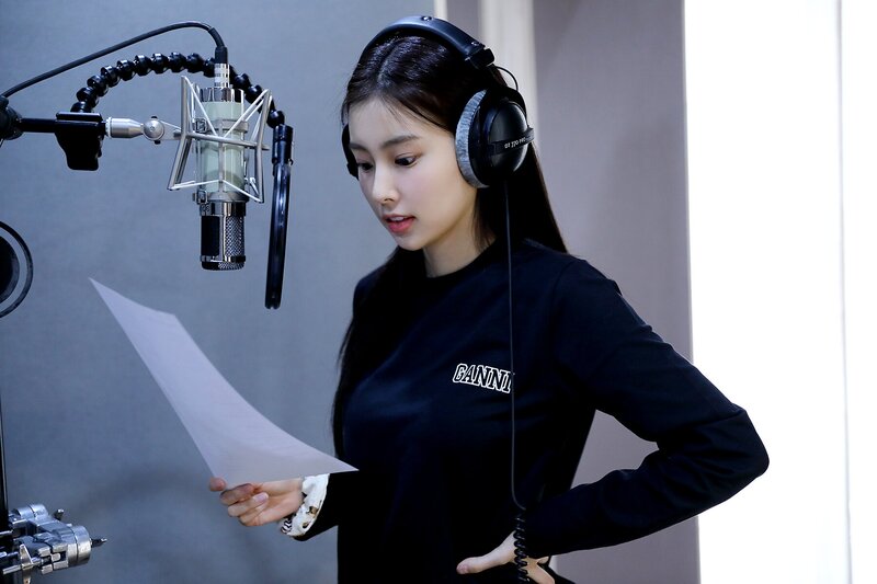 220618 8D Naver Post - Kang Hyewon - 'Like a Diamond' Recording documents 2