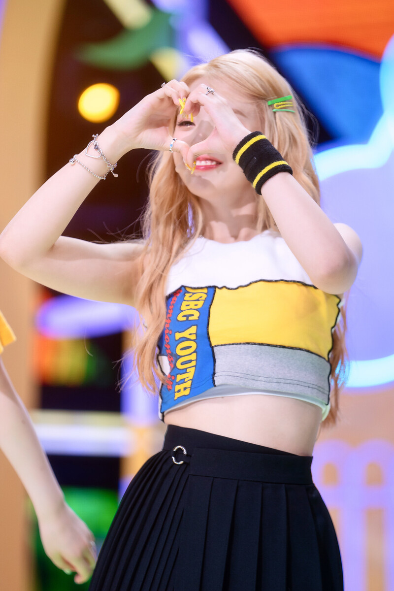 220703 Kep1er Yeseo 'Up!' at Inkigayo documents 24