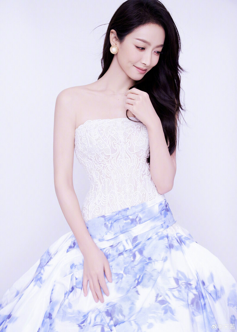 250101 250101 Song Qian Studio Weibo post for Victoria Song new year photoshoot documents 7