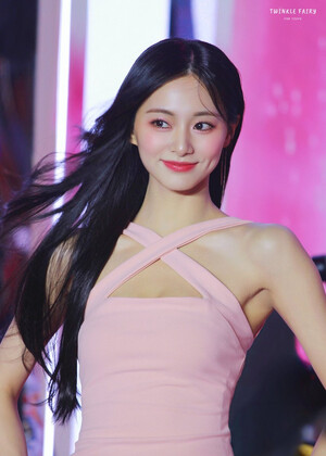 240331 TWICE Tzuyu - PONDS Pop Up Event