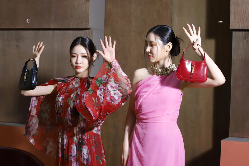 210510 MNH Naver Post - Sunmi & Chungha's Marie Claire Photoshoot Behind documents 8