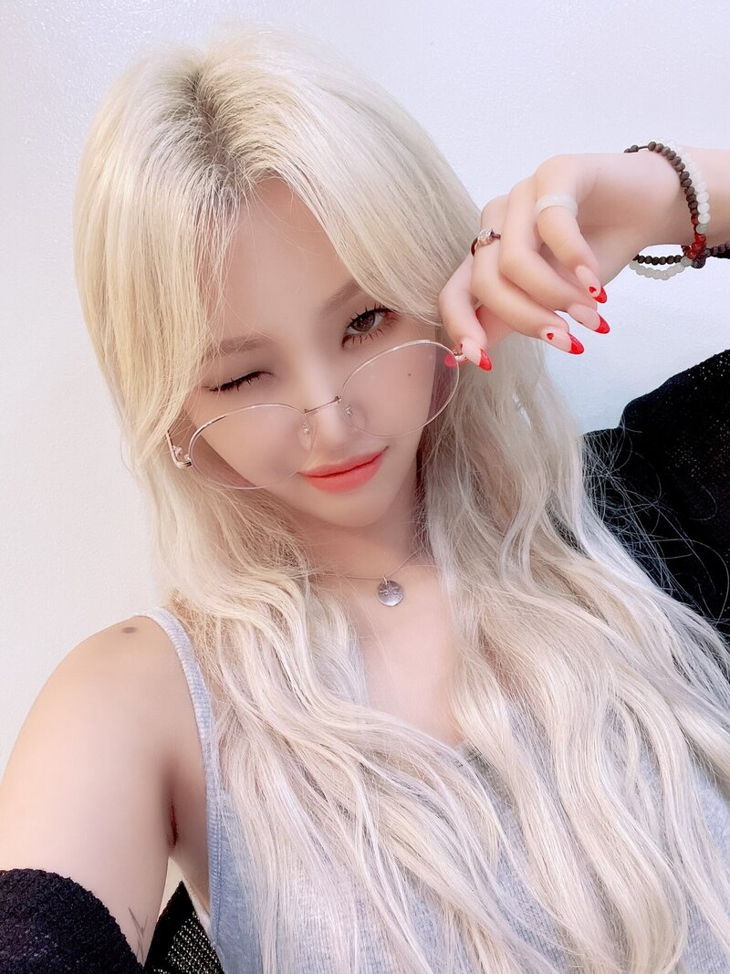 210723 (G)I-DLE Soyeon SNS Update documents 1