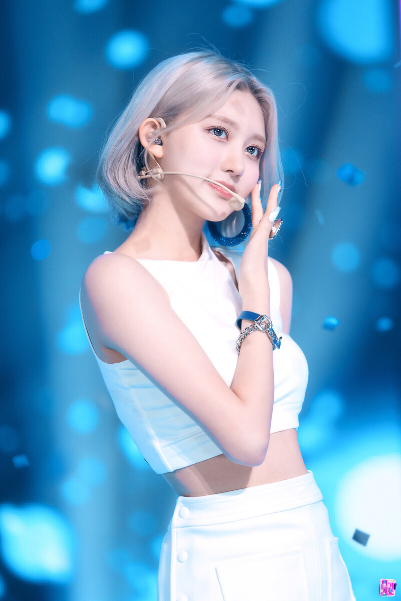 220904 IVE Gaeul - 'After LIKE' at Inkigayo documents 3