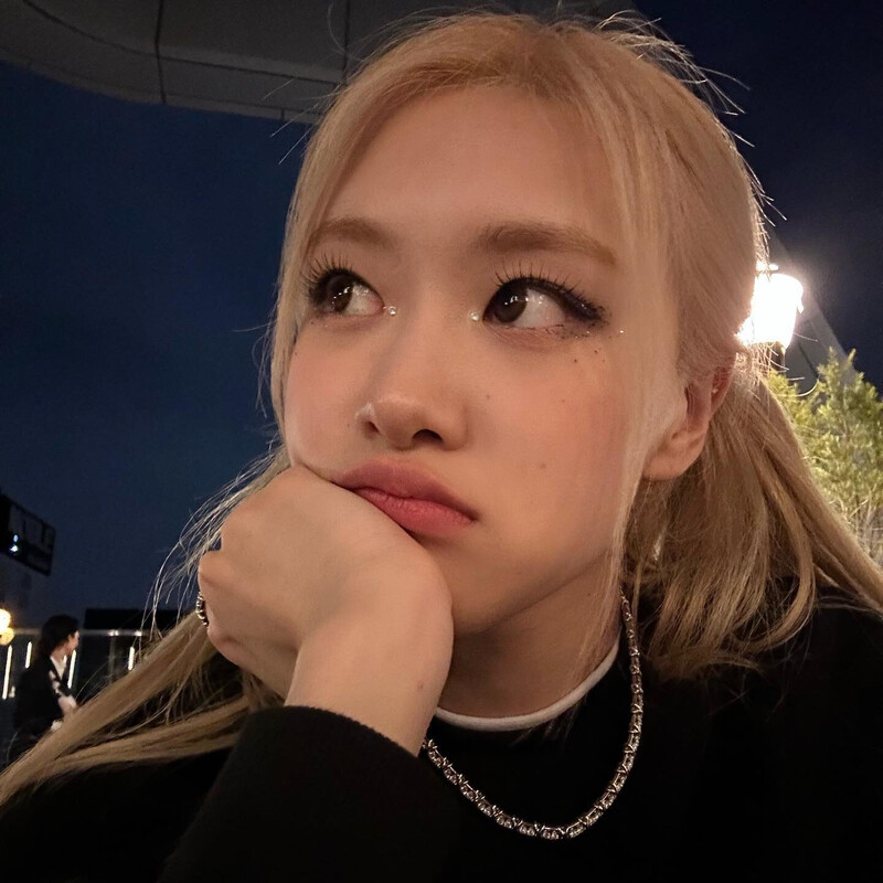 230111 BLACKPINK Rosé Instagram Update documents 7