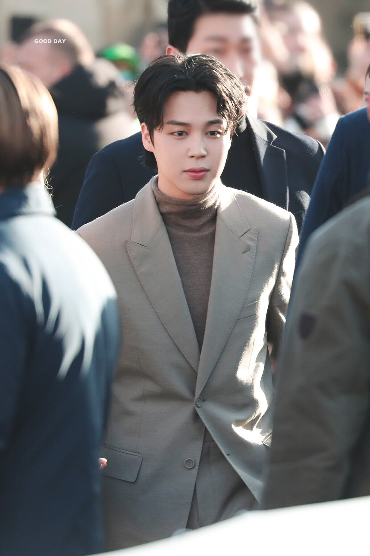 BTS's Jimin Sharply Suits Up for Dior's 2023 Menswear PFW Show – Footwear  News