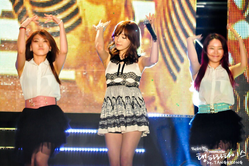 120620 Girls' Generation Taeyeon at Suncheon K-POP Festival documents 4