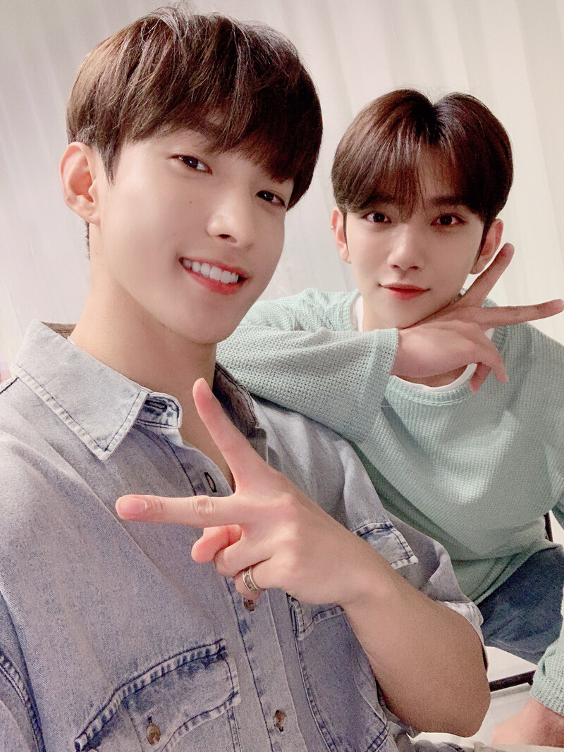 200906 SEVENTEEN Weverse Update - DK, Joshua documents 2