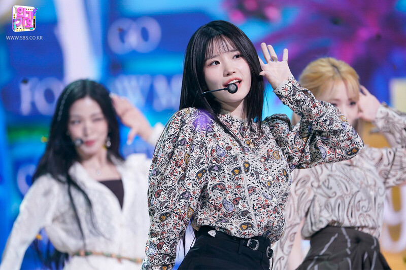 210530 fromis_9 - 'WE GO' at Inkigayo documents 1