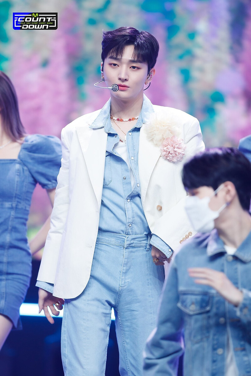 220428 Yoon Jisung - 'Bloom' at M Countdown documents 10