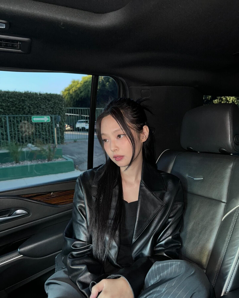 240918 - JENNIE Instagram Update documents 3