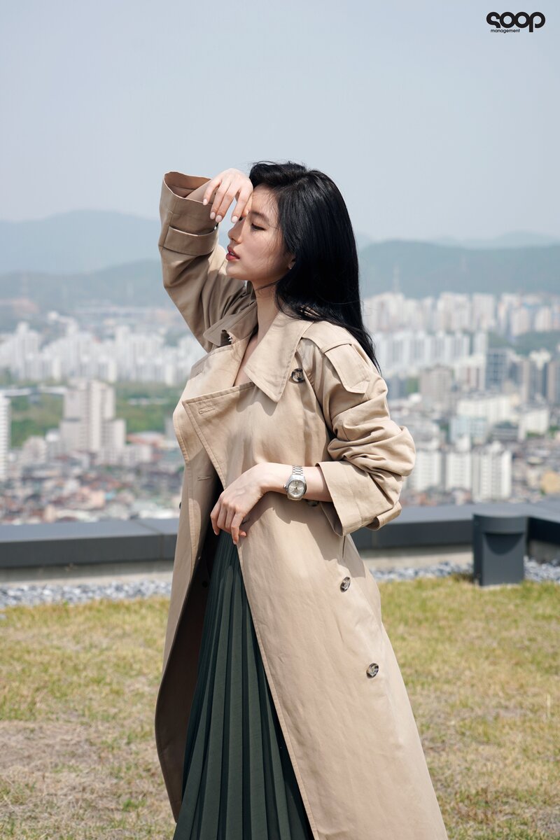 220812 SOOP Naver Post - Bae Suzy - Longines Photoshoot Behind documents 8