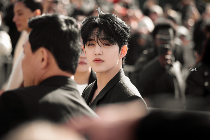 240927 SEVENTEEN S.Coups - LOEWE Paris Fashion Week documents 8