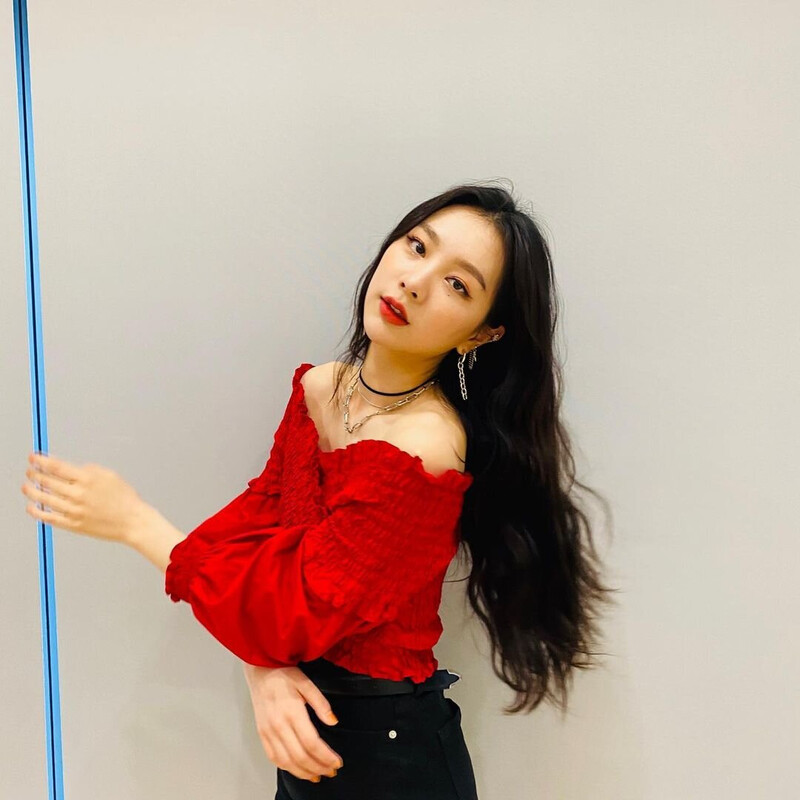 221028 BVNDIT Yiyeon Instagram Update documents 5