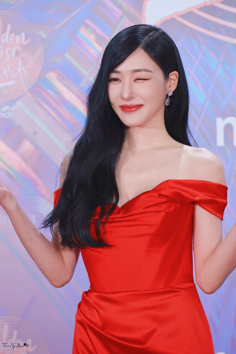 240106 Girls' Generation Tiffany Young at 2024 Golden Disc Awards documents 3