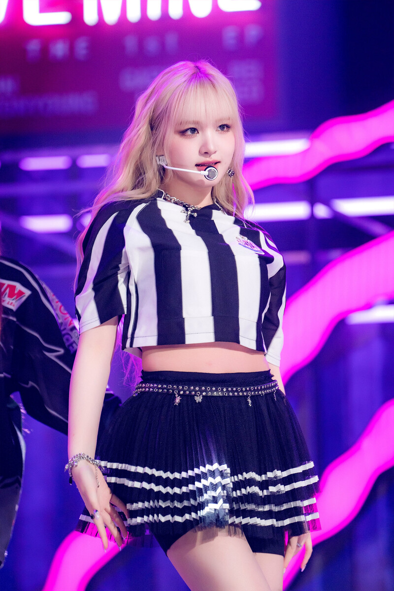 231025 IVE's Liz - 'Baddie' + 'Off the Record' at SBS INKIGAYO documents 6