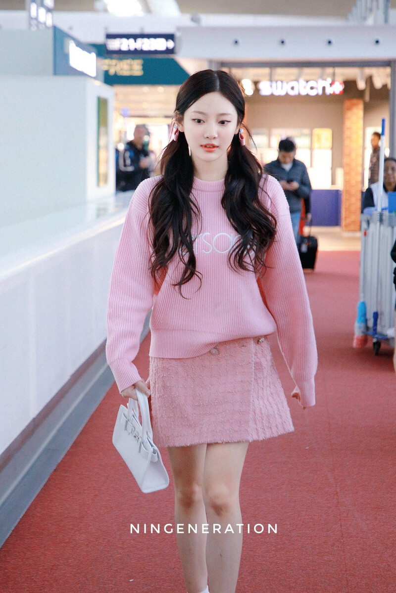 240223 NINGNING at Paris Charles de Gaulle Airport documents 3