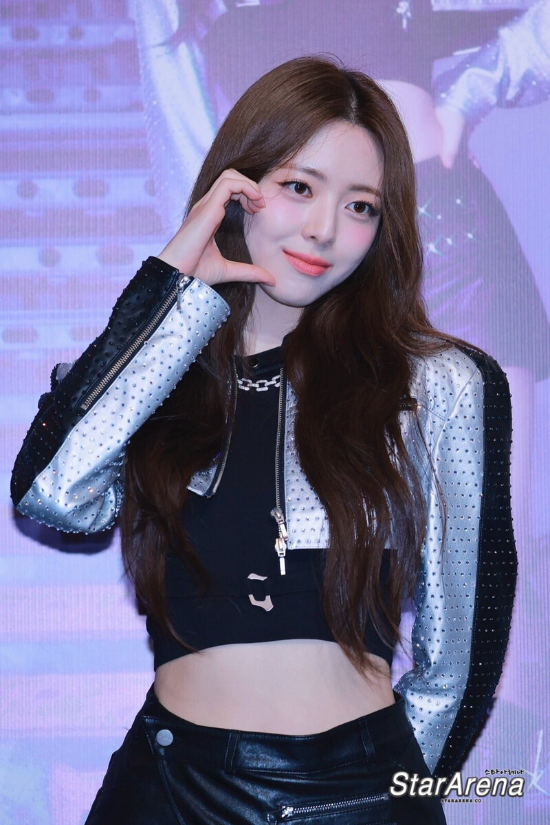 240809 ITZY Yuna - Press Event in Hong Kong documents 11