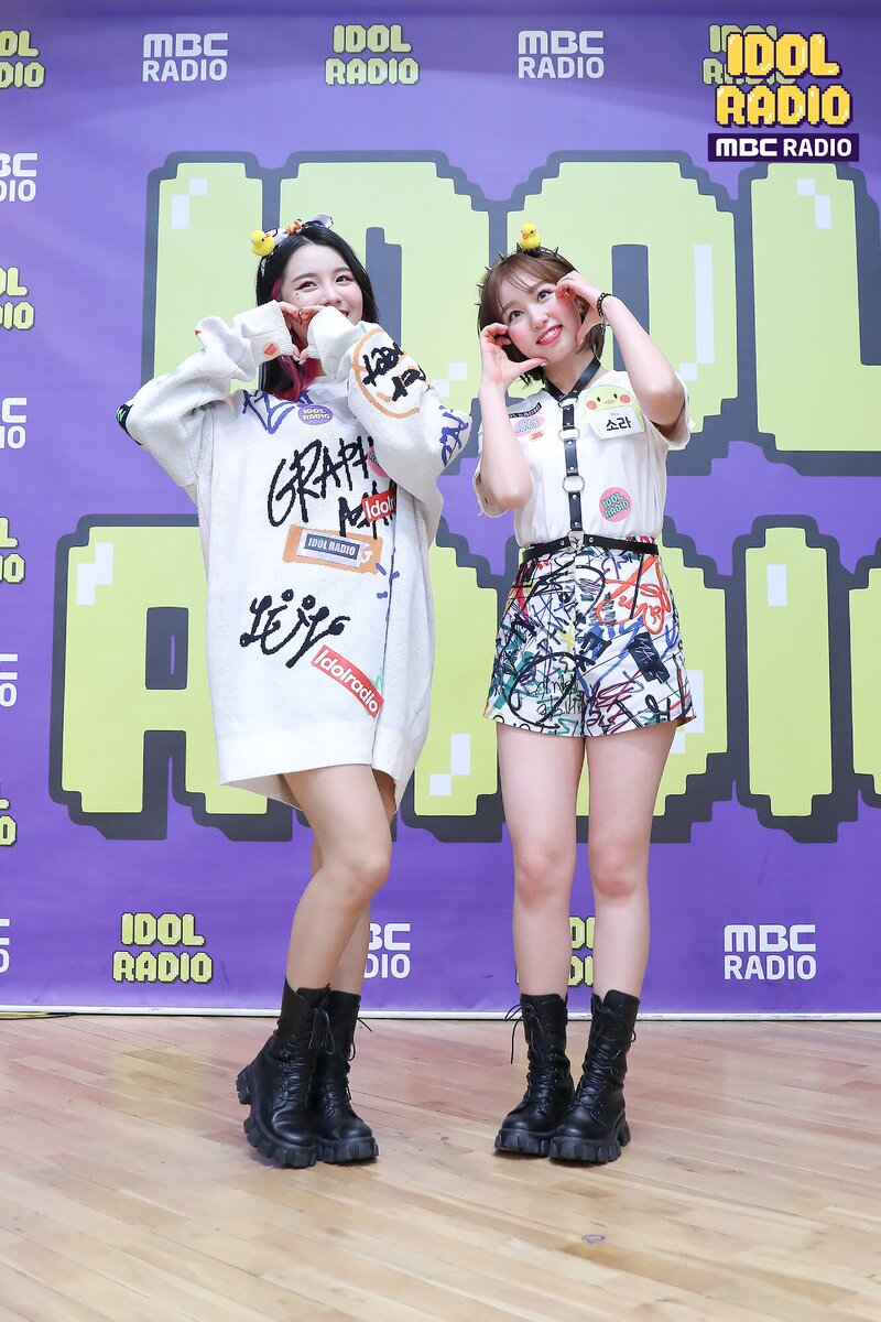 200514 Woo!Ah! at MBC Idol Radio with special DJ Exy and Soobin from WJSN documents 25