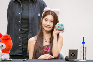 221120 WOOAH - MINSEO at fansign event