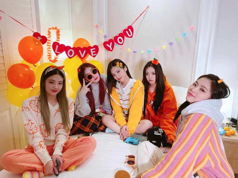 211111 ITZY SNS Update documents 1