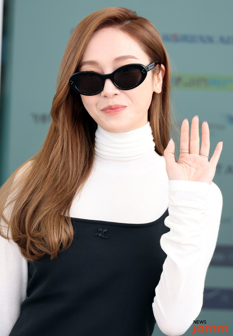 231001 Jessica at Incheon International Airport documents 2