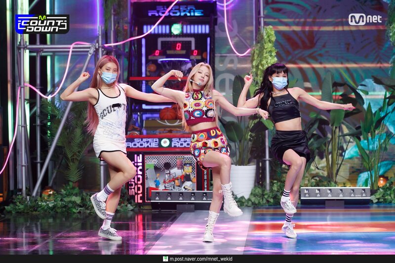 210812 HYO & BIBI Performing "Second" at M Countdown | Naver Update documents 3