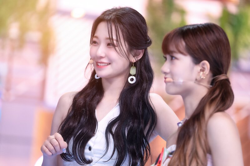 220703 fromis_9 - 'Stay This Way' at Inkigayo documents 5