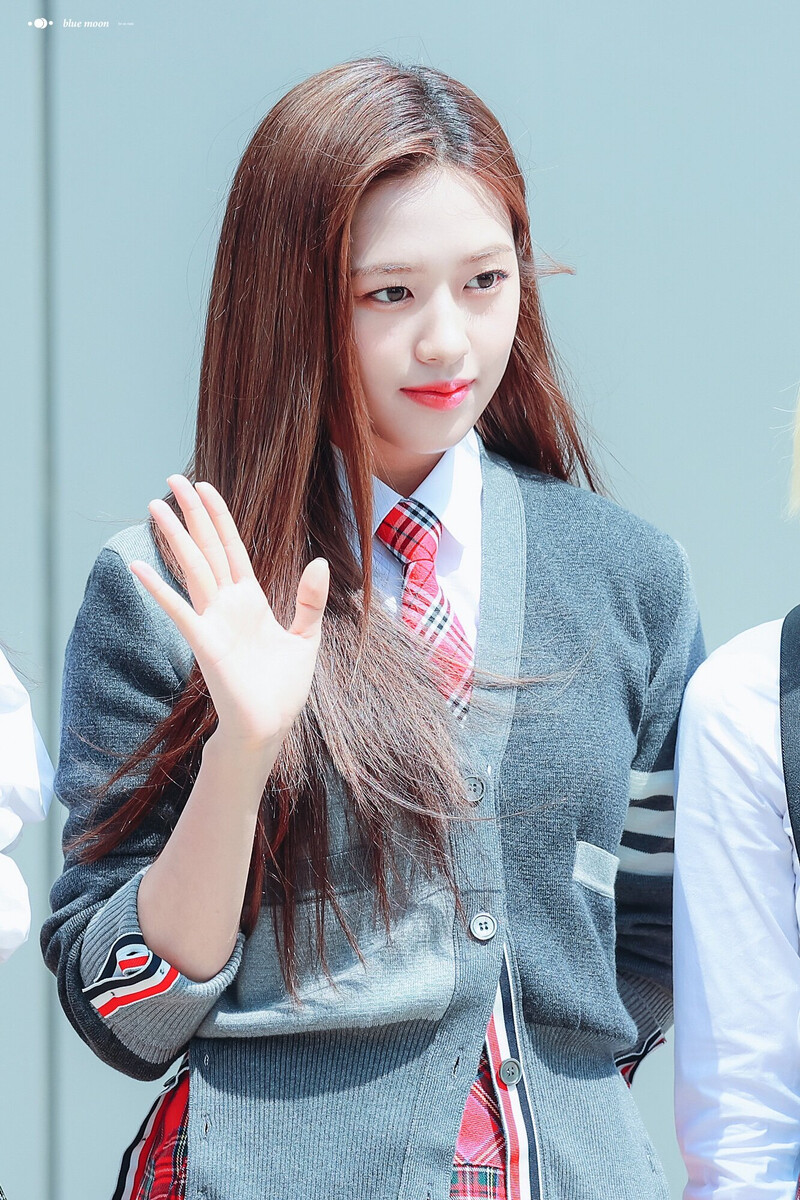 220818 IVE Yujin - 'Knowing Bros' Commute documents 16