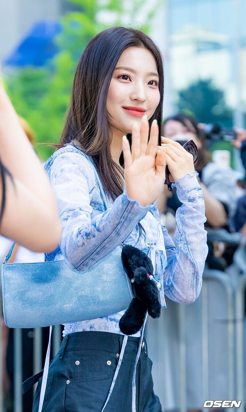 230616 fromis_9 Saerom - Music Bank Commute documents 2