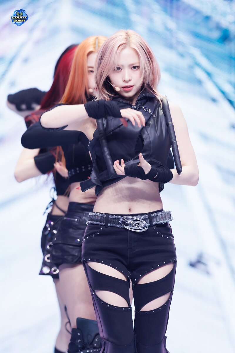 240111 ITZY Ryujin - 'BORN TO BE' and 'UNTOUCHABLE' at M Countdown documents 14