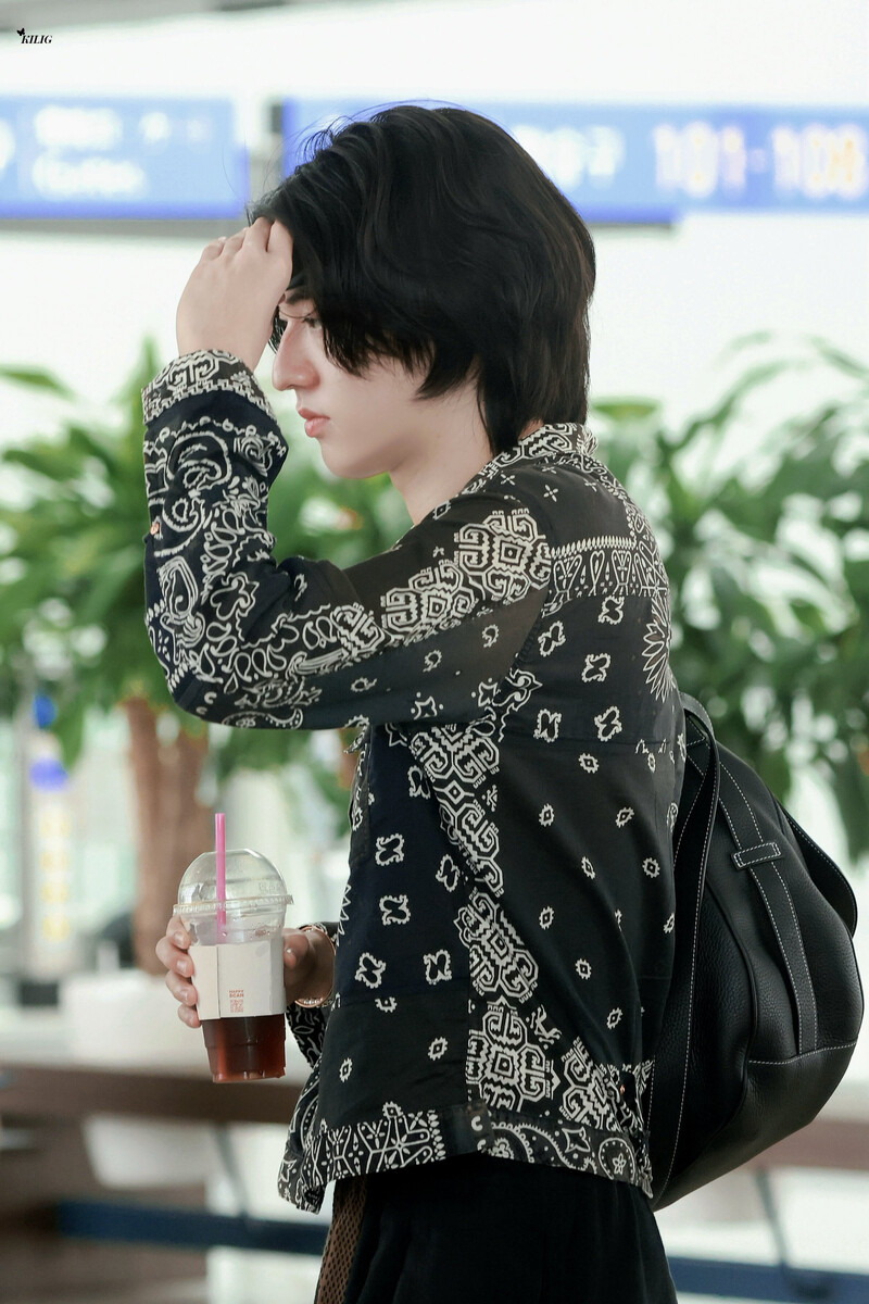 240712 TREASURE Haruto at Incheon International Airport documents 6