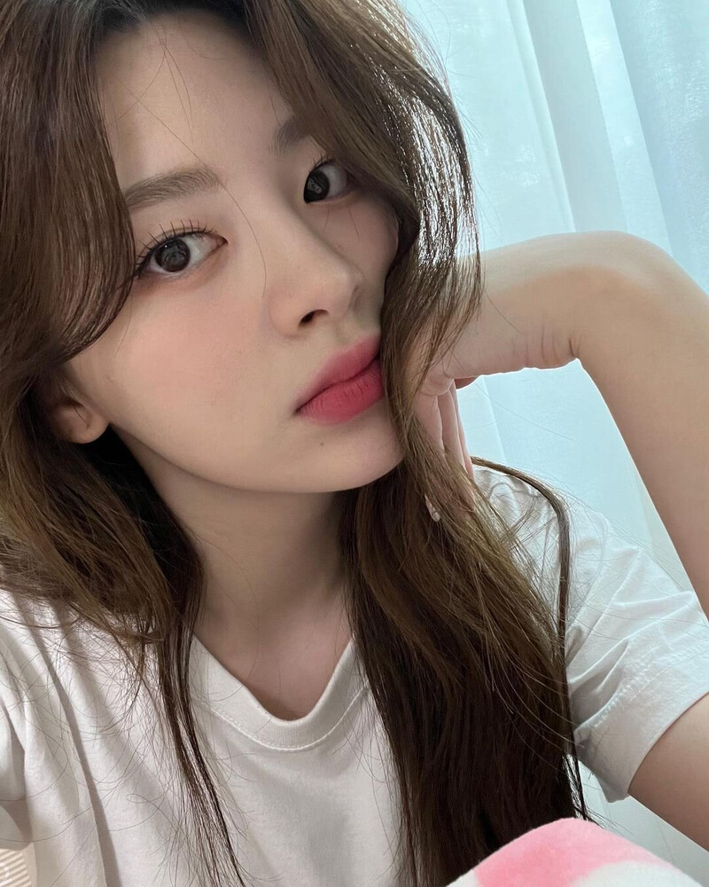 230605 STAYC Instagram Update - Seeun documents 2