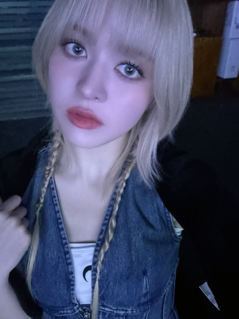 240112 NMIXX Twitter Update - Lily documents 4